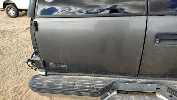 1999 Suburban 1500 Back Door LH Pewter 11L — photo 1