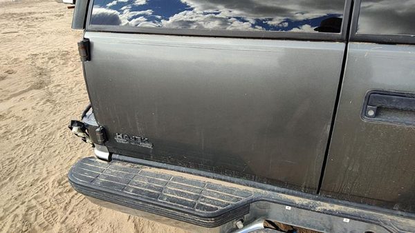 1999 Suburban 1500 Back Door LH Pewter 11L — photo 6