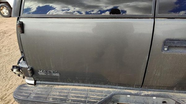 1999 Suburban 1500 Back Door LH Pewter 11L — photo 4