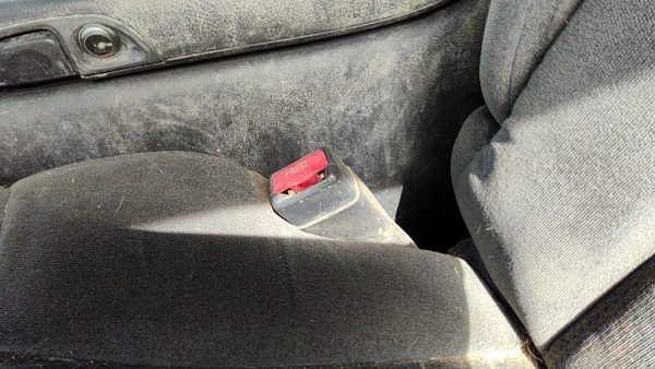 01-02 2500 Hd Driver Left Front Seat Belt Buckle Receiver Oem Graphite 12D — photo 2
