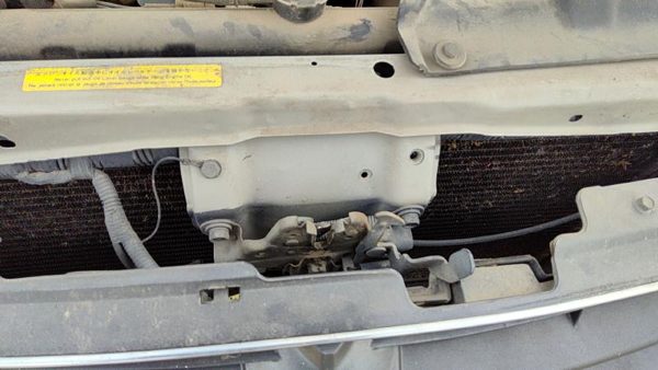 2000-2003 Nissan Maxima Hood Latch Assembly With Bracket Oem 625005Y501 — photo 1