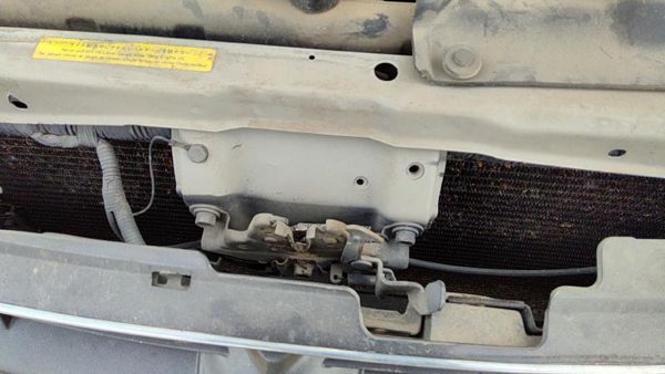 2000-2003 Nissan Maxima Hood Latch Assembly With Bracket Oem 625005Y501 — photo 2