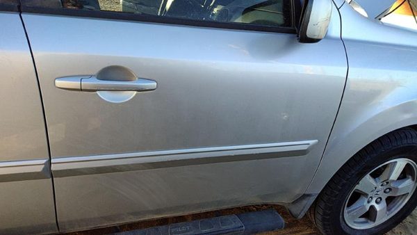 2009 Honda Pilot Front Door RH Silver Si — photo 3