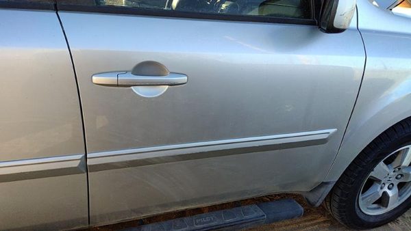 2009 Honda Pilot Front Door RH Silver Si — photo 2