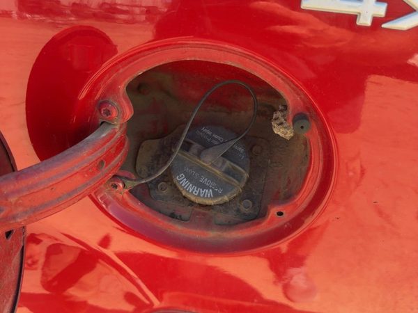 1999-2000 Jeep Grand Cherokee Fuel Filler Neck Assembly With Gas Cap Oem — photo 3