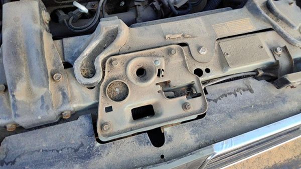 1982-1991 Pontiac 6000 Hood Latch Assembly With Bracket Oem 10051036 — photo 4