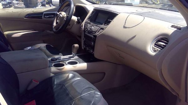 2013 Nissan Pathfinder — vehicle photo 10