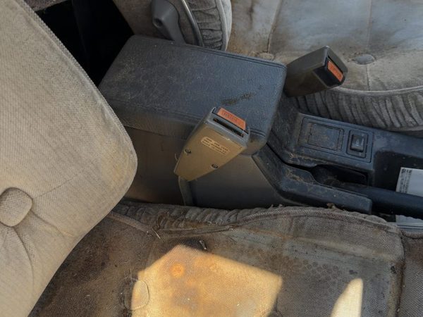 1985-1988 Nissan Maxima Passenger Right Front Seat Belt Buckle Receiver Oem Gray — photo 3