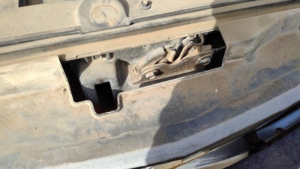 1988-1999 Chevy Silverado 1500 Hood Latch Assembly With Bracket Oem 15029224 — photo 1