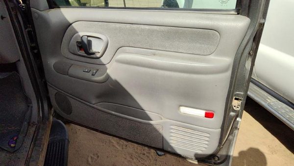 97-99 Chevy Suburban Passenger Right Front Inside Door Trim Panel Only Gray 132 — photo 1