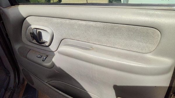 97-99 Chevy Suburban Passenger Right Front Inside Door Trim Panel Only Gray 132 — photo 3