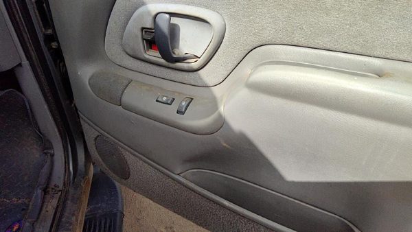 97-99 Chevy Suburban Passenger Right Front Inside Door Trim Panel Only Gray 132 — photo 6