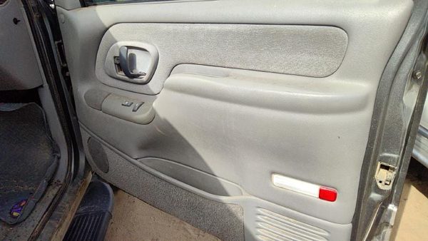 97-99 Chevy Suburban Passenger Right Front Inside Door Trim Panel Only Gray 132 — photo 10