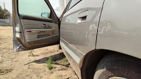 1999 Cadillac DeVille Rear Door LH 46A Beige — photo 4