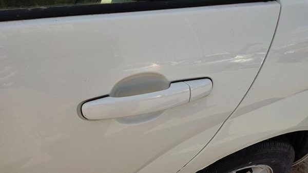 04-08 Chevy New Style Malibu Driver Left Rear Outside Door Handle Back White 40U — photo 1