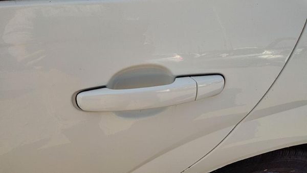 04-08 Chevy New Style Malibu Driver Left Rear Outside Door Handle Back White 40U — photo 2