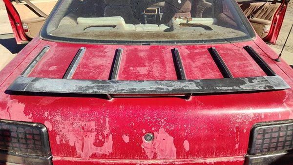1993 Pontiac Grand Prix Rear Spoiler Red — photo 1
