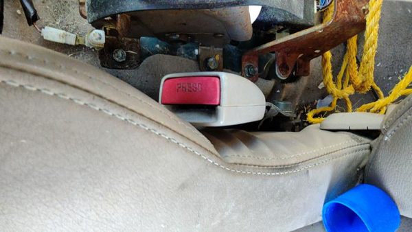 2000-02 Honda Passport Driver Left Front Seat Belt Buckle Receiver Oem Bge Beige — photo 2