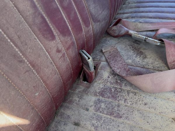 82-94 Chevy S10 Pickup Passenger Right Front Seat Belt Buckle Receiver Oem Red — photo 1