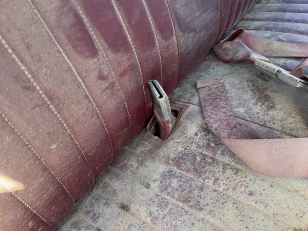 82-94 Chevy S10 Pickup Passenger Right Front Seat Belt Buckle Receiver Oem Red — photo 3