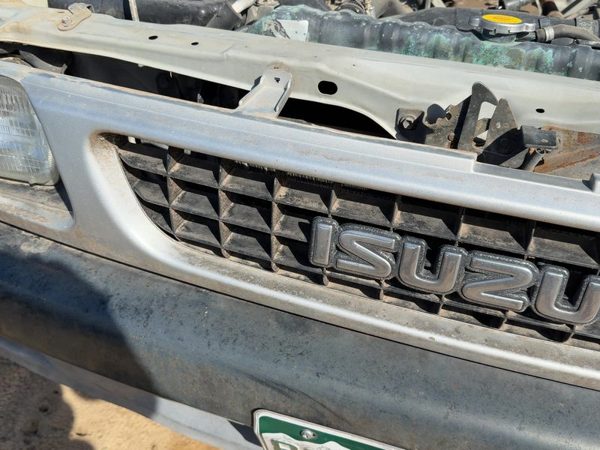 1991-1992 Isuzu Pup Front Grille Assembly Oem Silver 8970138575 — photo 3