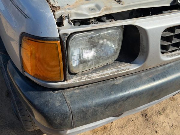 1991-1992 Isuzu Pup Front Grille Assembly Oem Silver 8970138575 — photo 6