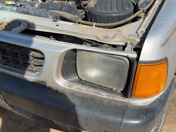 1991-1992 Isuzu Pup Front Grille Assembly Oem Silver 8970138575 — photo 5