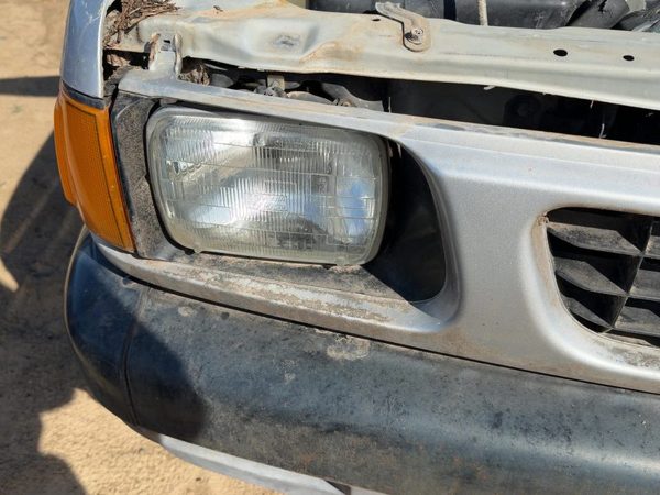 1991-1992 Isuzu Pup Front Grille Assembly Oem Silver 8970138575 — photo 7