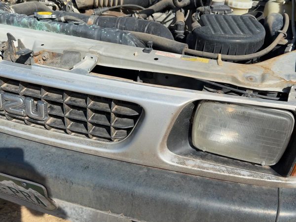 1991-1992 Isuzu Pup Front Grille Assembly Oem Silver 8970138575 — photo 9