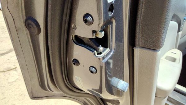 2006-2012 Ford Fusion Driver Left Rear Door Latch With Rods/Cables Oem Back — photo 3