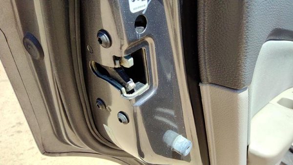 2006-2012 Ford Fusion Driver Left Rear Door Latch With Rods/Cables Oem Back — photo 2