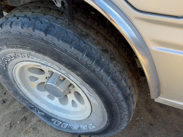1988-1992 Isuzu Pup Passenger Right Rear Wheel Flare Moulding Oem Back Silver — photo 5