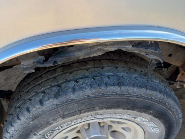 1988-1992 Isuzu Pup Passenger Right Rear Wheel Flare Moulding Oem Back Silver — photo 3