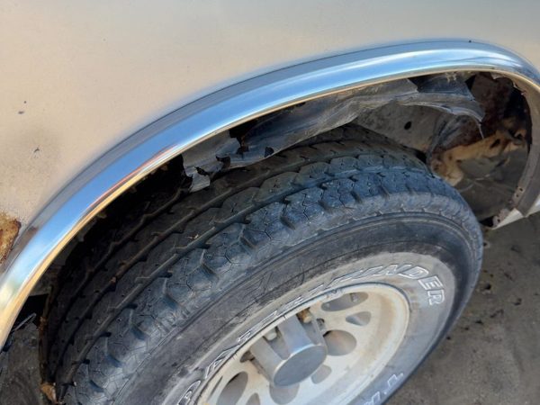 1988-1992 Isuzu Pup Passenger Right Rear Wheel Flare Moulding Oem Back Silver — photo 4