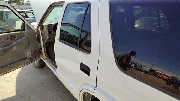 1999 Blazer S10/jimmy S15 Rear Door LH White 50U — photo 2