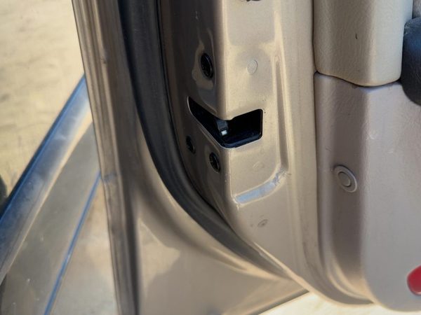 2001-2002 Hyundai Elantra Driver Left Front Door Latch With Rods/Cables Oem — photo 3