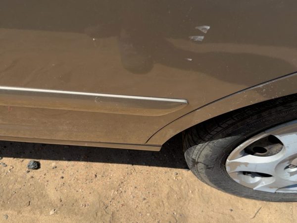 01-03 Elantra Driver Left Rear Moulding From Door Back Gls Sedan Prime Beige Ko — photo 2
