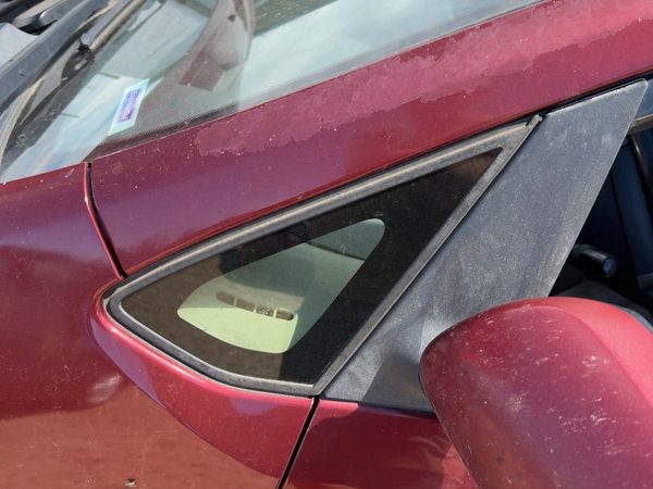 2005 Toyota Prius Driver Left Front Vent Window Small Door Glass With Frame Oem — photo 2