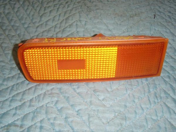 1997 Nissan Maxima Fog/mark/park/turn Light/lamp RH Passenger Corner/park Light — photo 1