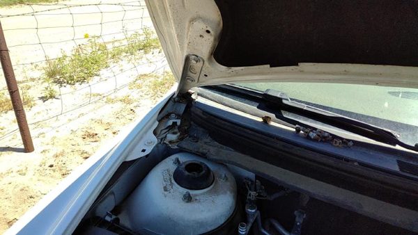 2011 Chevrolet Malibu Hood Hinge RH Chevy White 50U — photo 3