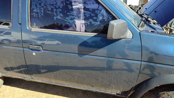 1995 Nissan Pathfinder Front Door RH Blue — photo 5