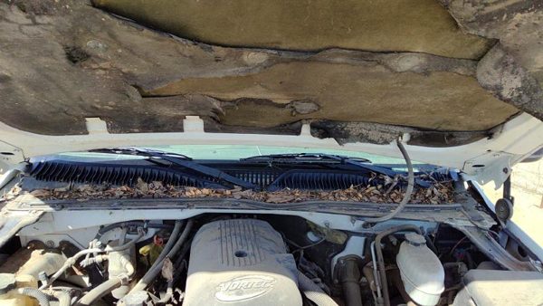 2005 GMC Sierra Cowl Vent Panel/screen 1500 Hd — photo 1