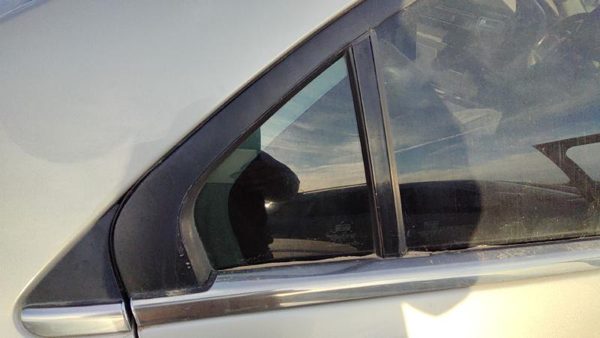 07-12 Lincoln Mkz Passenger Right Rear Vent Window Back Door Glass With Frame — photo 3