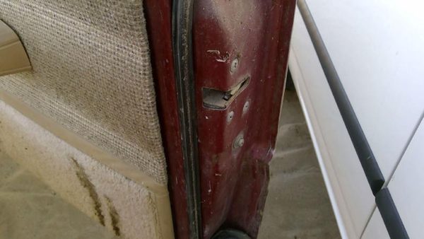 1986-1987 Isuzu Pup Pickup Passenger Right Front Door Latch With Rods/Cables Oem — photo 1