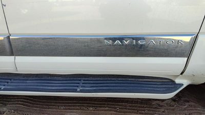 07-14 Navigator Passenger Right Front Moulding From Door Trim Pv White Chocolate