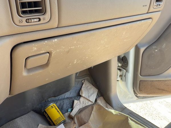 03-07 Silverado 2500 Glove Box Assembly Complete Door With Latch Oem Tan 52D — photo 1