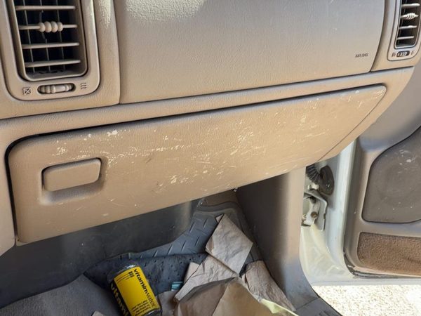 03-07 Silverado 2500 Glove Box Assembly Complete Door With Latch Oem Tan 52D — photo 2