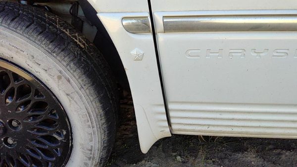 1996-1999 Town & Country Driver Left Moulding From Fender Trim Pwp Golden White — photo 1