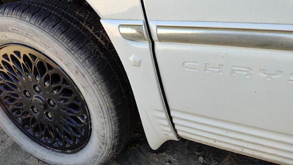1996-1999 Town & Country Driver Left Moulding From Fender Trim Pwp Golden White — photo 2