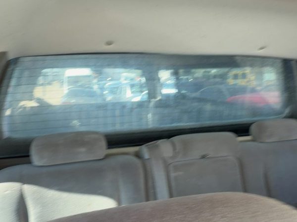 1999-2007 Chevy Silverado 2500 Back Glass Rear Window Oem 15198872 — photo 2